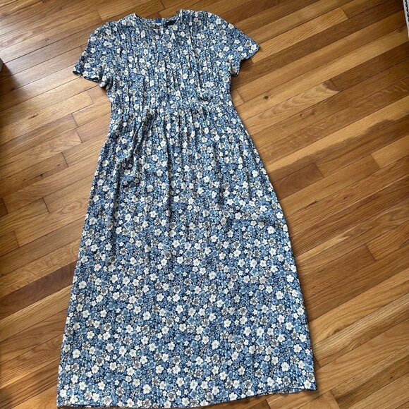 Monki Dresses & Skirts - Vintage Ditsy floral babydoll Midi Dress - classic 90s floral dress style with D